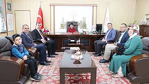 İl Müdürü Kahraman, Makamını Öğrenci Yunus Emre Kuzhan’a Bıraktı