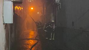 Kahramanmaraş’ta depo yangını geceyi gündüze çevirdi