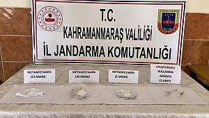 Seyir halindeki otomobilde uyuşturucu çıktı