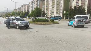 Sürücü adayının kullandığı otomobile arkadan çarptı