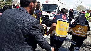 Temizlik aracıyla çarpışan otomobil paramparça oldu