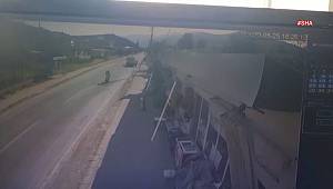 Kamyonete arkadan çarpan motosiklet sürücüsü öldü 