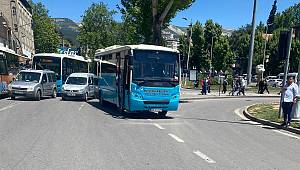 Yola fırlayan yayaya halk otobüsü çarptı