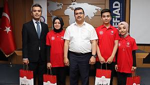 HEFİAD ve TÜBİTAK Projelerinde Derece Elde Eden Öğrenciler Ödüllendirildi
