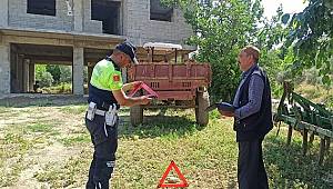 Jandarma ekipleri traktör sürücülerini uyardı..