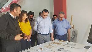Kahramanmaraş’ta öğrenciler resim sergisinde marifetlerini gösterdi