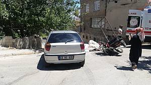 Otomobil ile sepetli motosiklet çarpıştı: 1 yaralı