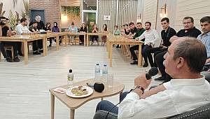 Başkan Balcıoğlu, kütüphanede öğrencilere tecrübelerini anlattı...