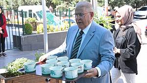 Başkan Mahçiçek, Down Sendromlu öğrenciler ve aileleriyle aşurede buluştu..