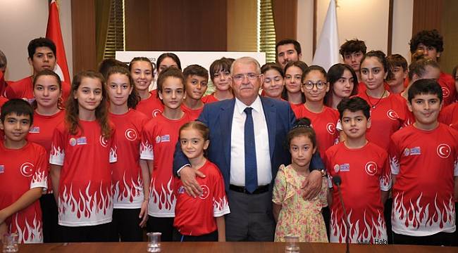 Masa Tenisi Yıldız-Genç Milli Takımı’ndan Başkan Mahçiçek’e teşekkür ziyareti..