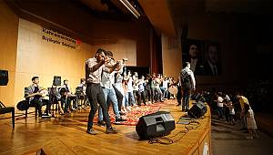 Sıra Gecesi’nde Kardeşlik Rüzgârı