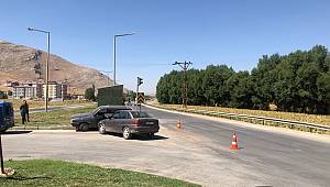 İki otomobil çarpıştı: 1 yaralı..