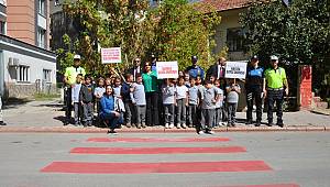‘Yayalara Öncelik Duruşu’ hayata saygı duruşu etkinliği gerçekleştirildi