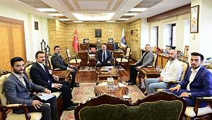 Ülkü Ocaklarından Rektör Yasım’a “Hayırlı Olsun” Ziyareti