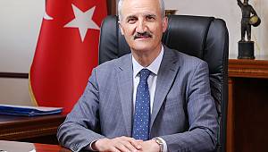Başkan Okay: “Bayrak Olayı, Diriliş Ruhunun Canlandığı Büyük Bir Destandır”