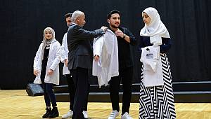 Diş Hekimi Adayı Öğrenciler Dünya Diş Hekimleri Gününde Beyaz Önlüklerini Giydi