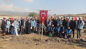 Gençlerimiz Geleceğe Nefes Olacak Fidanları Toprakla Buluşturdu