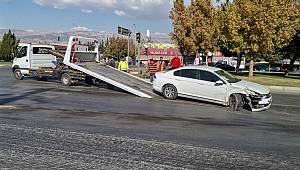Kahramanmaraş'ta iki otomobil kafa kafaya çarpıştı: 1 yaralı