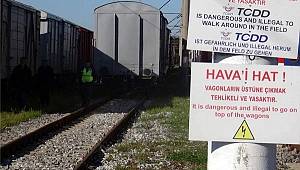 Pazarcık’ta tren raylarında elektrik akımına kapılan genç yaralandı
