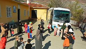 Gezici Kütüphane, Minik Gönüllere Dokunmaya Devam Ediyor