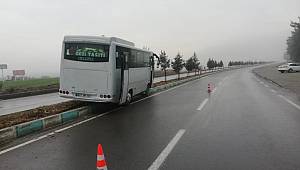 Kahramanmaraş'ta öğrenci servisi refüje çarptı: 6 yaralı 