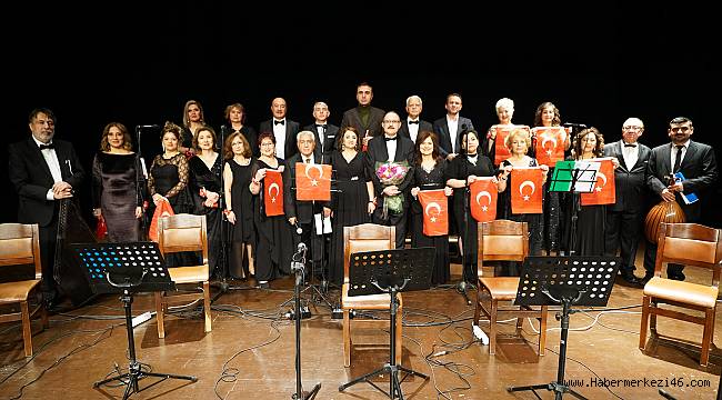 Kurtuluş Konseri Kırmızı Beyaza Büründü 