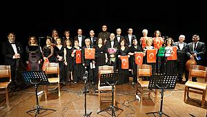 Kurtuluş Konseri Kırmızı Beyaza Büründü
