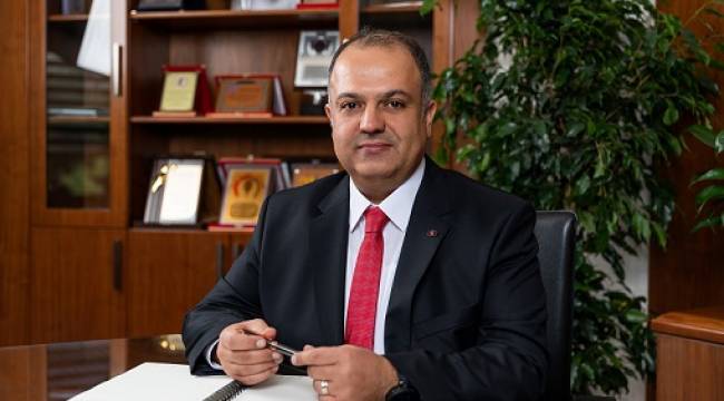 Sağlık çalışanları depremzedelerin yaralarını sarmak için gece gündüz görevlerinin başındaydı..