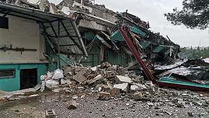 Depremde hasar görmüştü kendiliğinden çöktü