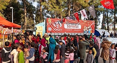 TÜRGEV Kardeşlik Sofrasını Türkoğlu'nda kurdu..