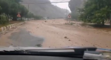 Sağanak yağış nedeniyle dereler taştı..