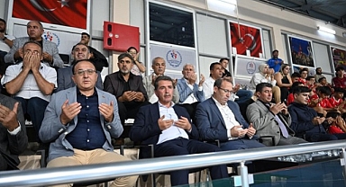 Deprem şehitleri voleybol turnuvası ile anıldı..