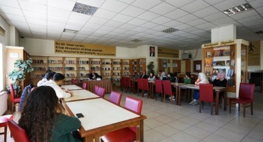 Büyükşehir’in ‘Kütüphane Söyleşileri’ Yazar Büyükçapar Programıyla Başladı..
