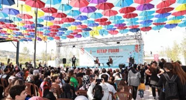 EXPO 2023 Kitap Fuarı'na katılan Rabia Birsen Göğercin,depremzedelere umut aşıladı..