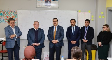 Başkan Mahçiçek, “Hem Öğrencilere Hem de Ailelerin Bütçesine Destek Olmayı Hedefliyor“