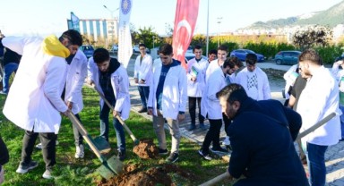 KSÜ’de “Geleceğe Nefes, Cumhuriyete Nefes” Kampanyası İçin Fidan Dikildi 