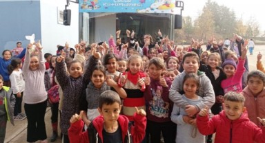 Mobil Çocuk Kütüphanesi Ziyaretlerini Sürdürüyor