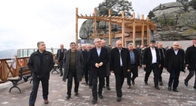 Başkan Güngör, Ali Kayası’nda Önceki Dönem Belde Belediye Başkanlarıyla Buluştu 