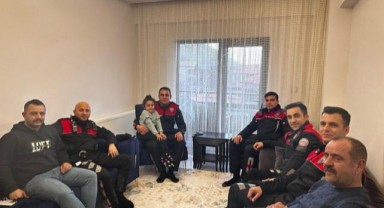 Polis ekipleri depremzede çocuklara moral oldu
