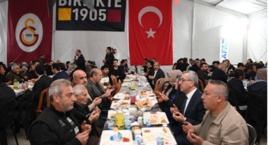 Başkan Güngör, Galatasaray Konteyner Kent’te Vatandaşlarla İftar Yaptı..
