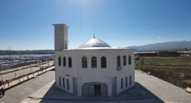 Başkan Mahçiçek: “Mimari farklılıkları ile güzel bir ibadethaneyi şehrimize kazandırdık” 