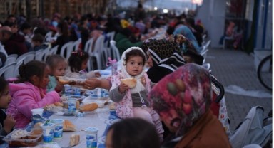 Başkan Okay, iftarını Baykar sakinleri ile açtı..