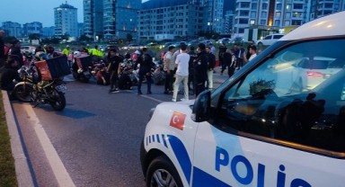 Motosiklet ile Otomobil Çarpıştı: Motosiklet Sürücüsü Hayatını Kaybetti..