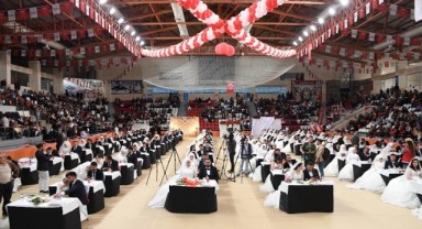 Kahramanmaraşlı 100 Çift, Toplu Düğünle Dünya Evine Girdi..