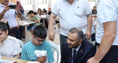 Başkan Toptaş, özel çocukların karne heyecanına ortak oldu..