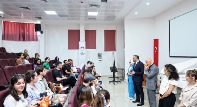 Başkan Toptaş, “Üniversitemizde eğitim gören genç kardeşlerimizin final heyecanına ortak olmak istedik” 