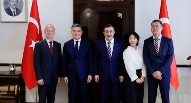 Cumhurbaşkanı Yardımcısı Cevdet Yılmaz Netaş ve ZTE heyeti ile bir araya geldi..