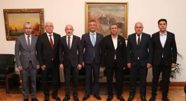 Ekinözü Belediye Başkanı Harun Vicdan, Genel Başkan Özgür Özel’i ziyaret etti..