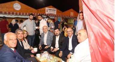 Ağustos Fuarında Dulkadiroğlu standı renkli geçiyor..
