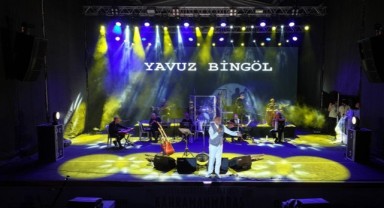Yavuz Bingöl Söyledi, Müzikseverler Eşlik Etti..
